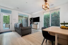 9 1419 E 1st Avenue, Vancouver, BC