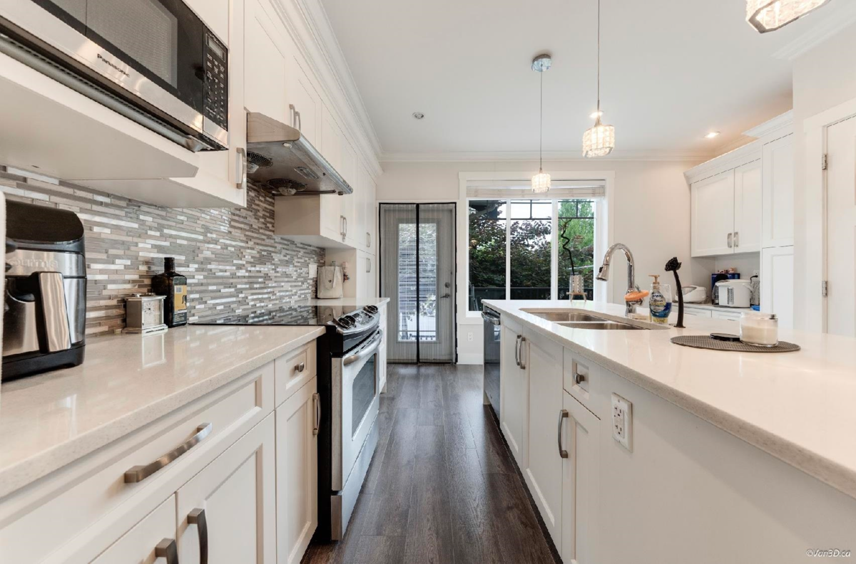 Breakfast Nook Photo of 3 18818 71 Avenue, Surrey, BC