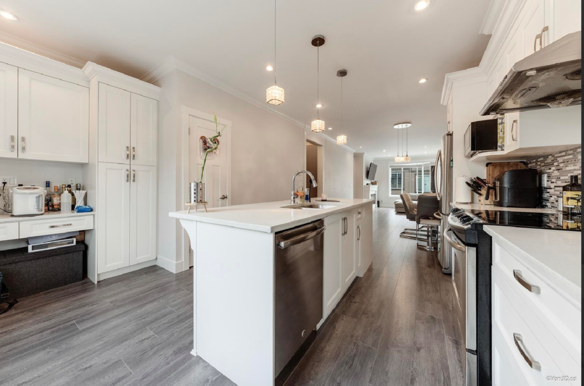 Primary Bathroom Photo of 3 18818 71 Avenue, Surrey, BC