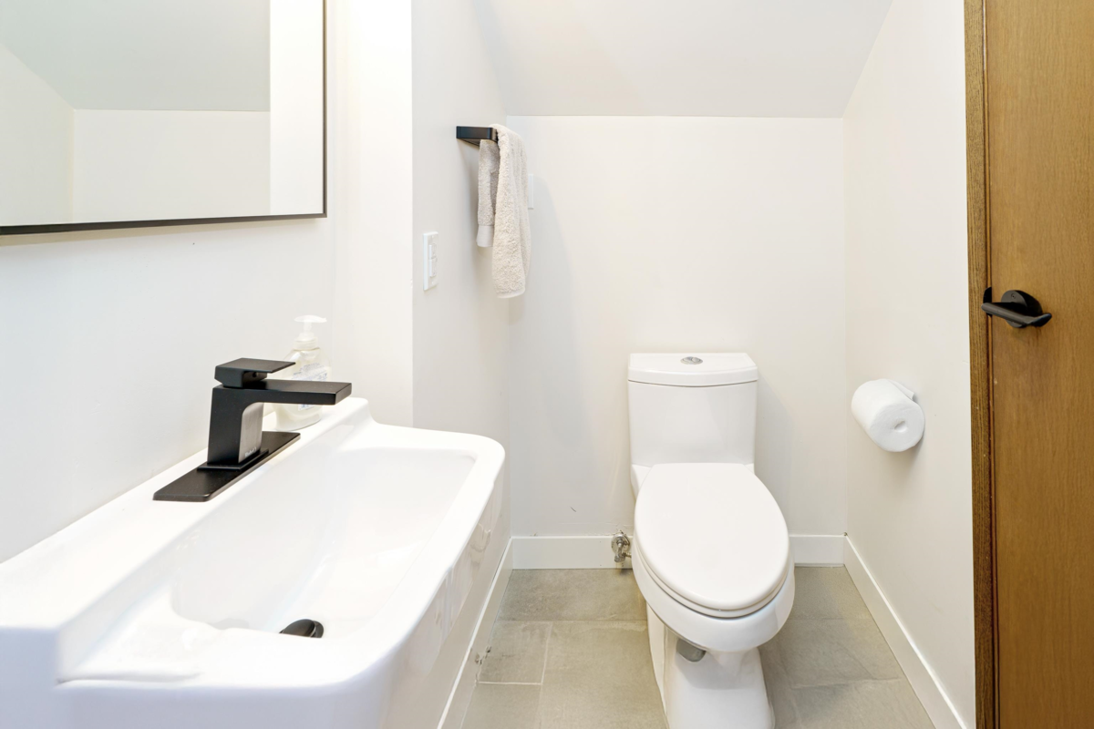 Mudroom Photo of 27573 Sayers Crescent, Maple Ridge, BC