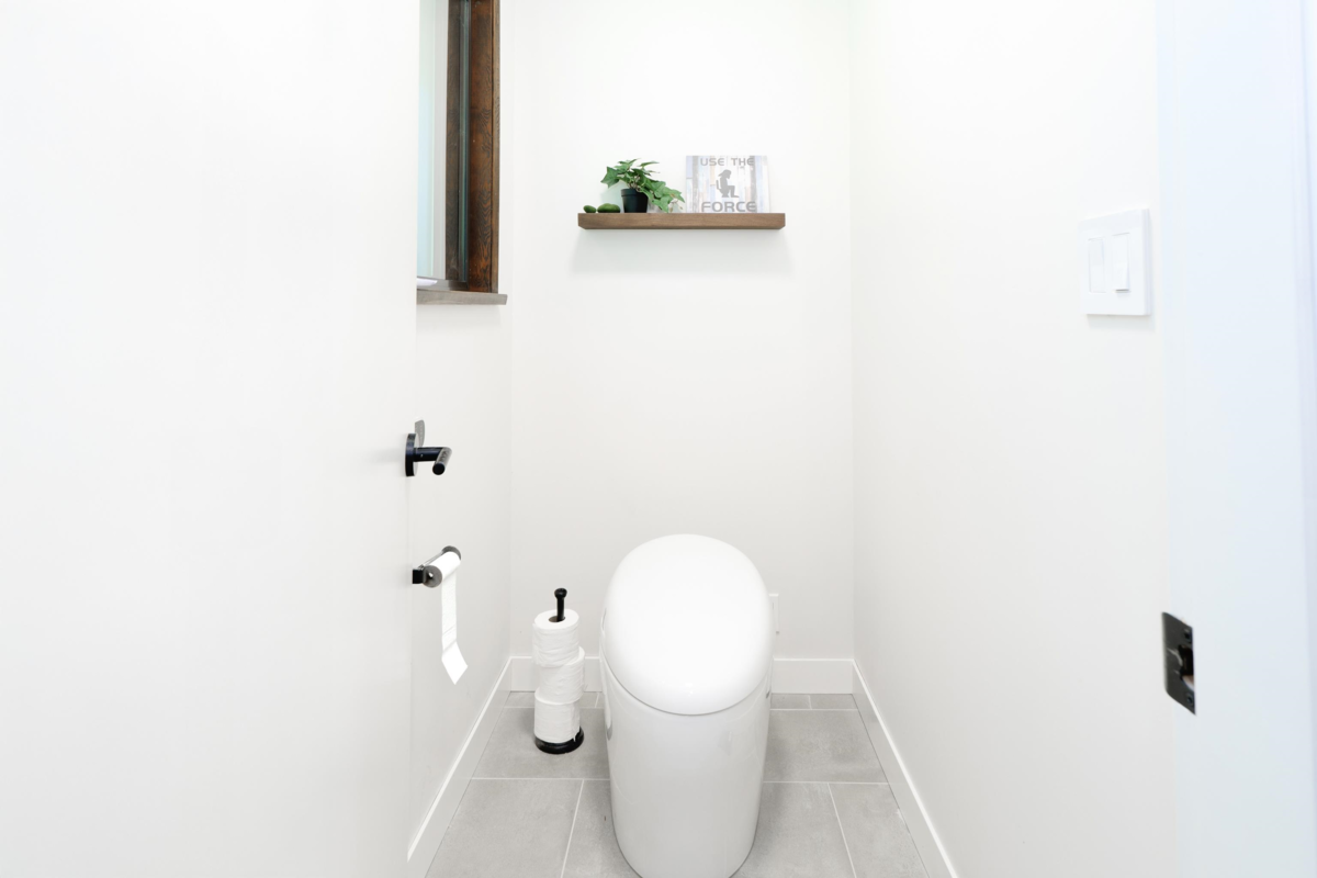 Powder Room Photo of 27573 Sayers Crescent, Maple Ridge, BC