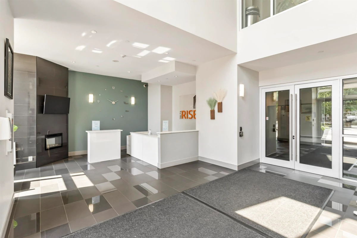 Living Room Photo of 3405 11967 80 Avenue, Delta, BC