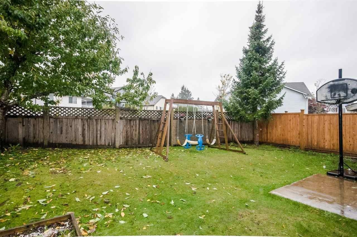Basement Recreation Room Photo of 15026 98a Avenue, Surrey, BC