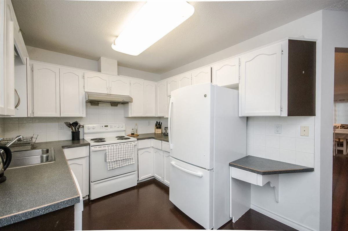 Kitchen Island Photo of 15026 98a Avenue, Surrey, BC