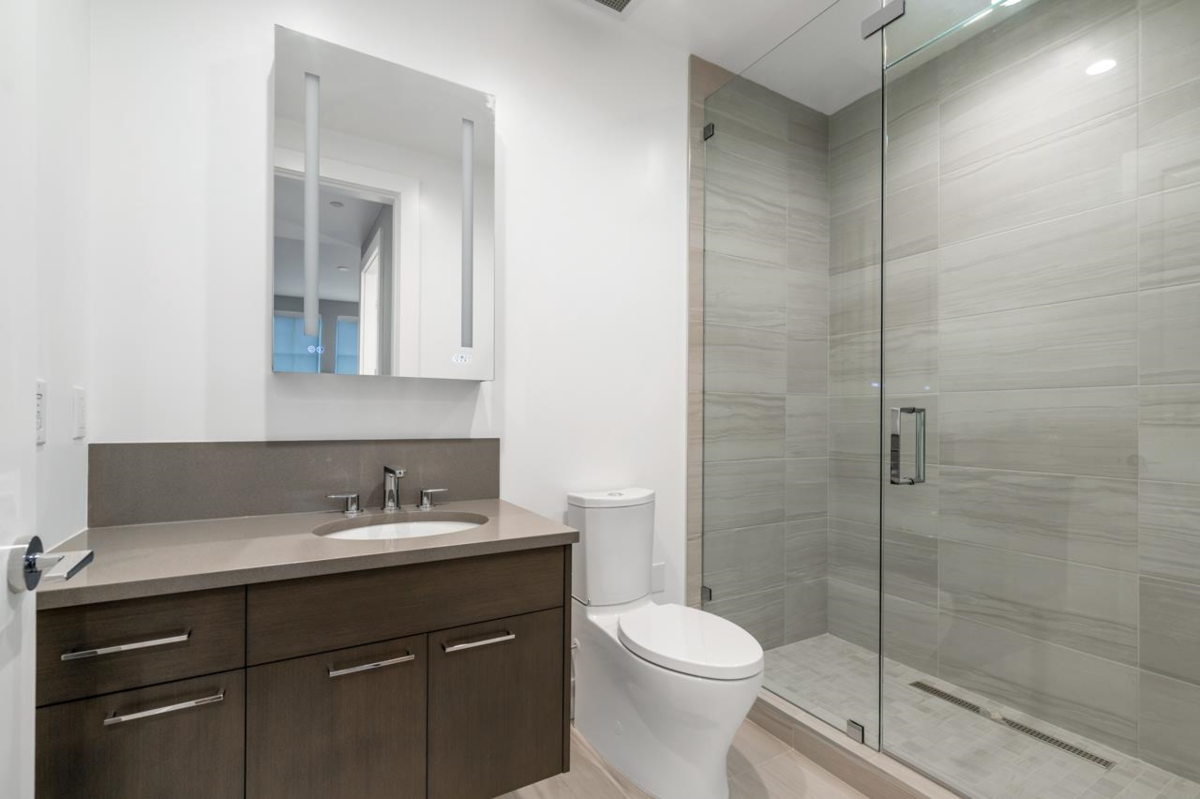 Entry Foyer Photo of 204 1009 Laurier Avenue, Vancouver, BC