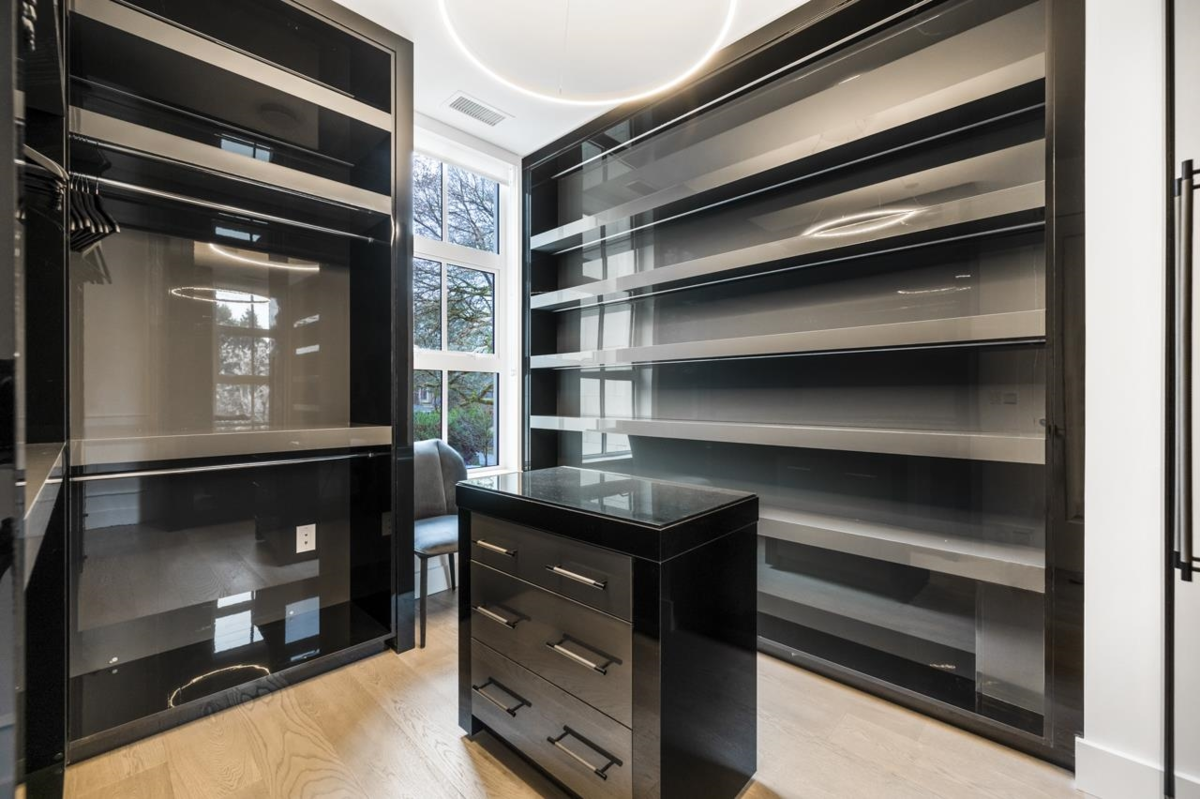 Hallway Photo of 204 1009 Laurier Avenue, Vancouver, BC