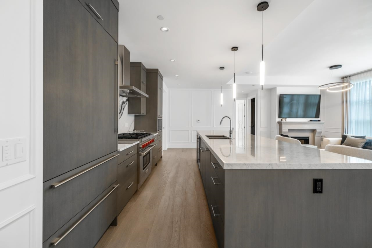 Kitchen Island Photo of 204 1009 Laurier Avenue, Vancouver, BC