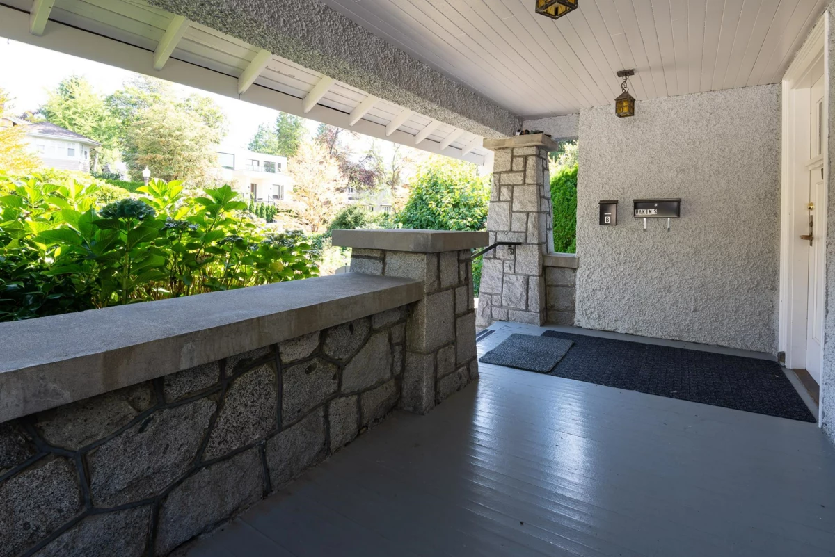 Kitchen Island Photo of 4149 Pine Crescent, Vancouver, BC