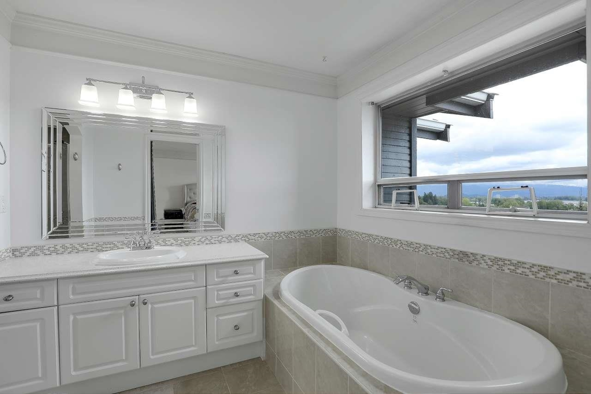 Hallway Photo of 117 1140 Castle Crescent, Port Coquitlam, BC