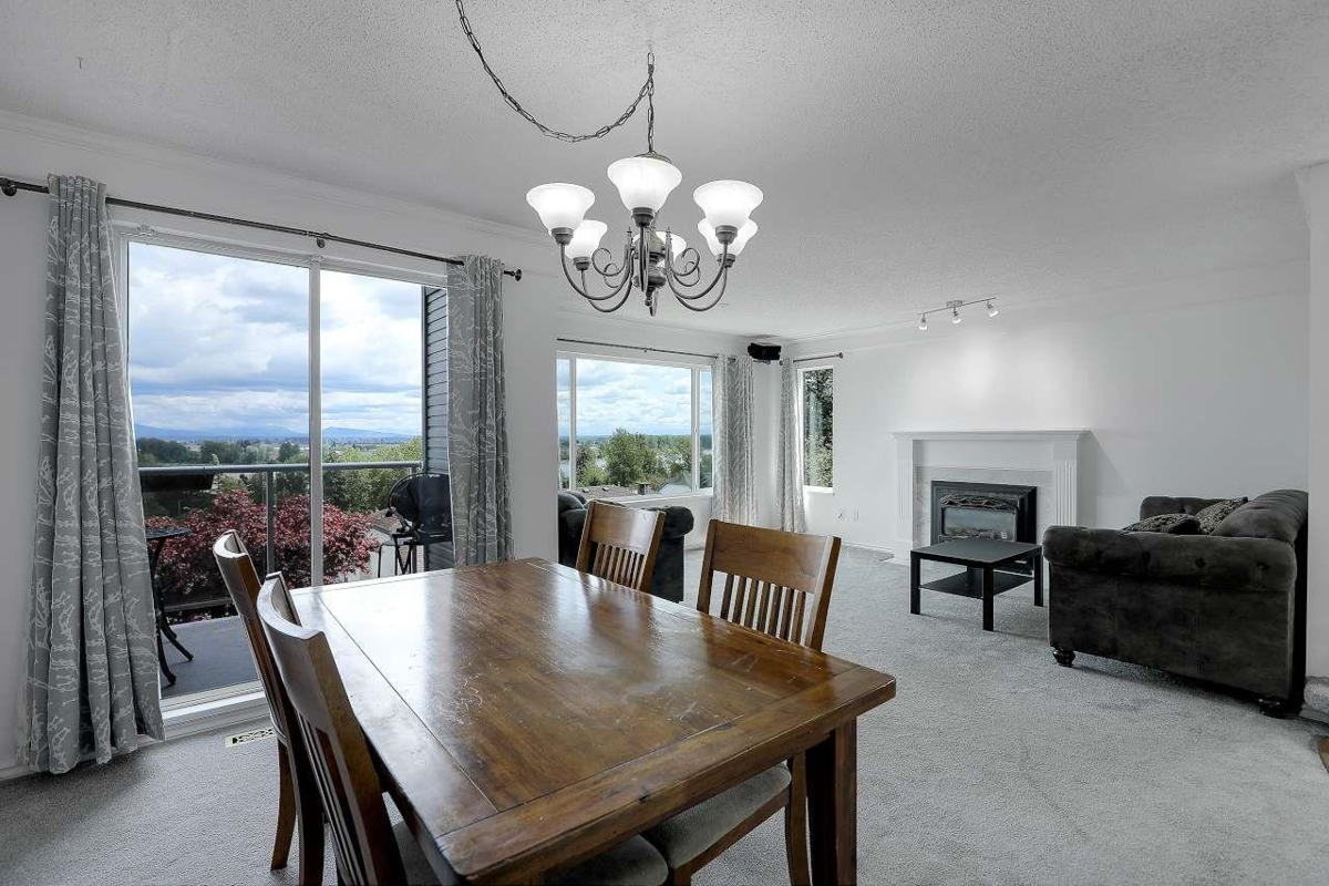 Kitchen Photo of 117 1140 Castle Crescent, Port Coquitlam, BC
