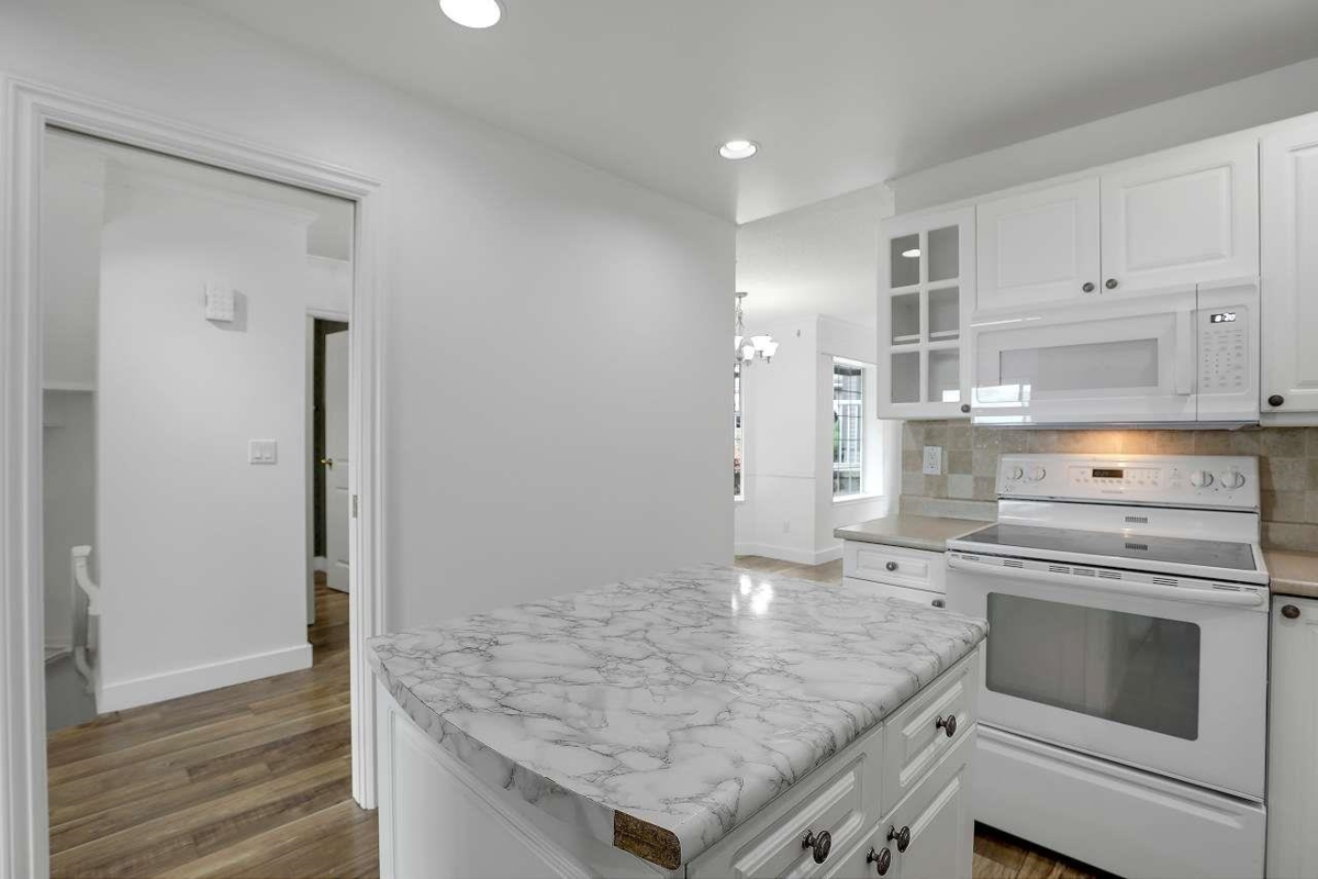 Walk-In Closet Photo of 117 1140 Castle Crescent, Port Coquitlam, BC