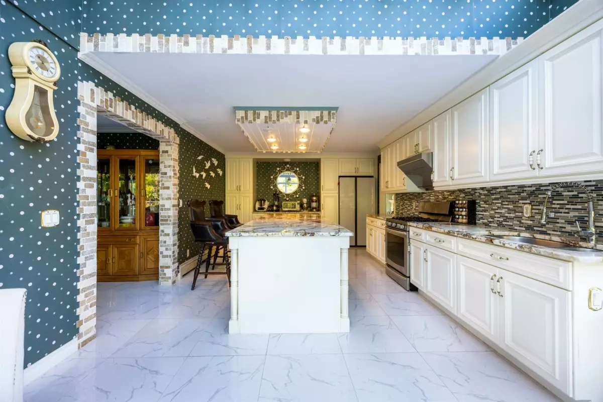 Breakfast Nook Photo of 7517 Kilrea Place, Burnaby, BC
