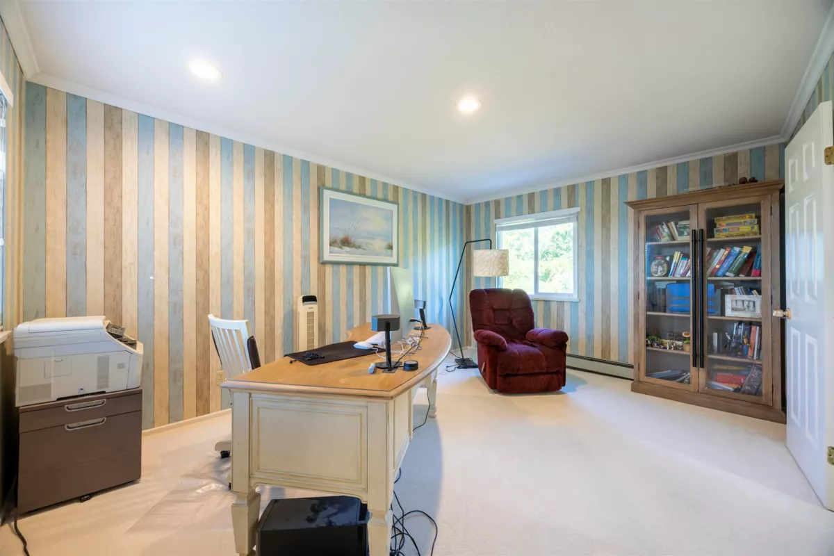 Hallway Photo of 7517 Kilrea Place, Burnaby, BC