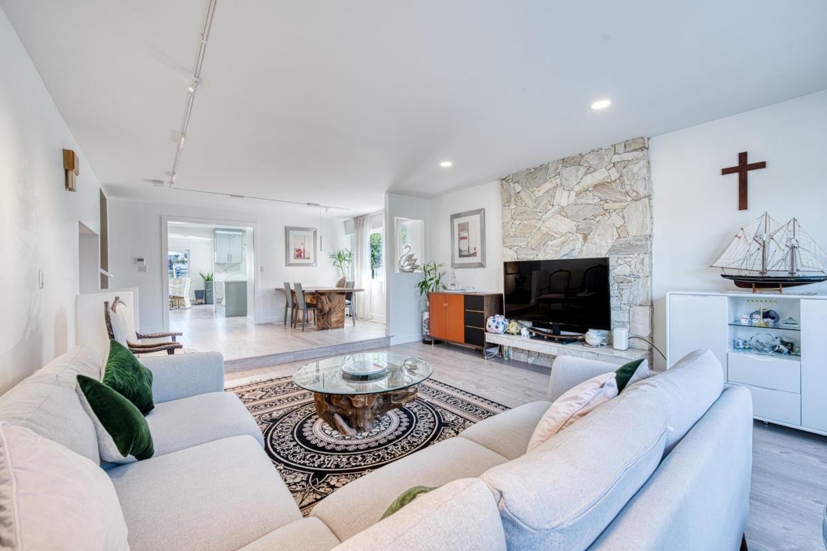 Breakfast Nook Photo of 7700 Dampier Drive, Richmond, BC