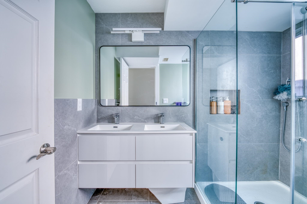 Entry Foyer Photo of 7700 Dampier Drive, Richmond, BC