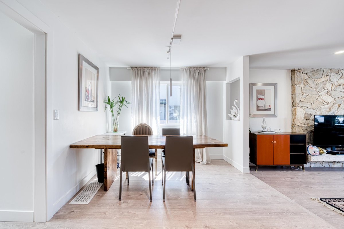 Kitchen Photo of 7700 Dampier Drive, Richmond, BC