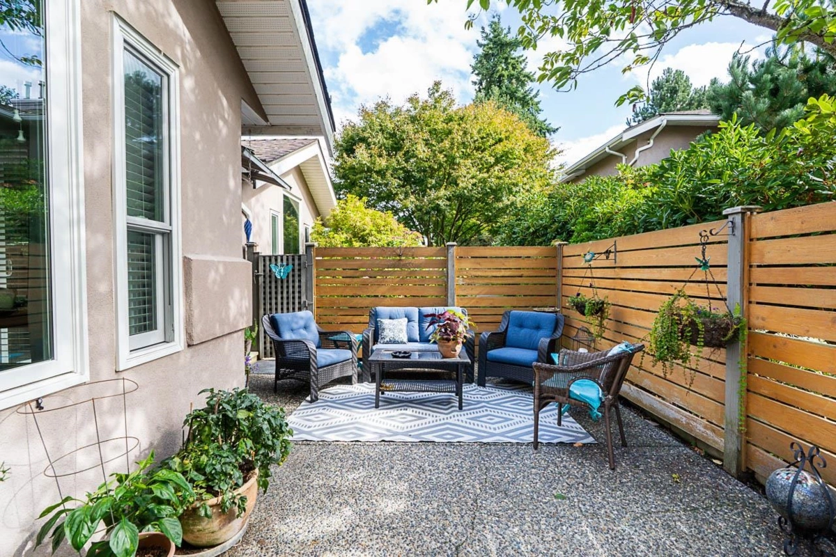 Dining Area Photo of 124 15550 26 Avenue, Surrey, BC