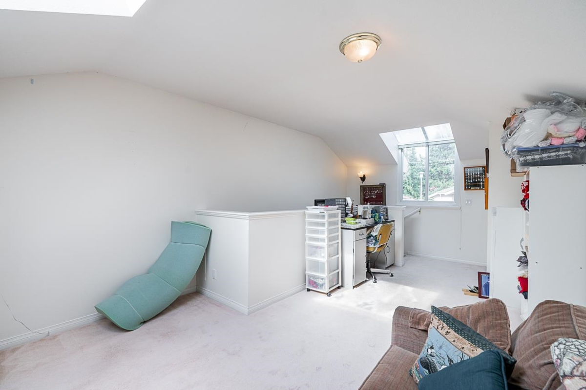 Entry Foyer Photo of 124 15550 26 Avenue, Surrey, BC