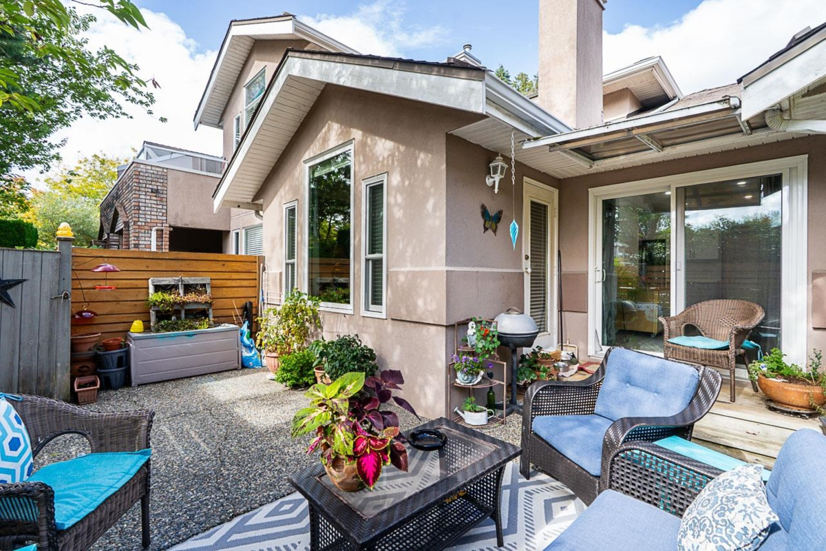 Living Room Photo of 124 15550 26 Avenue, Surrey, BC