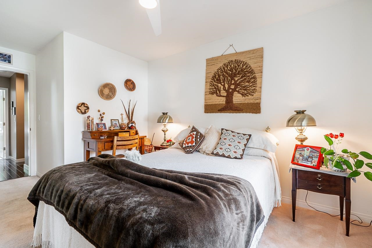 Office / Den Photo of 124 15550 26 Avenue, Surrey, BC