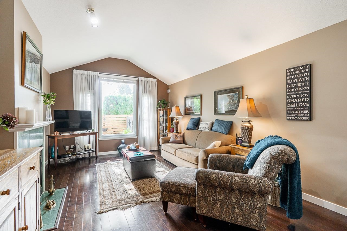 Primary Bathroom Photo of 124 15550 26 Avenue, Surrey, BC