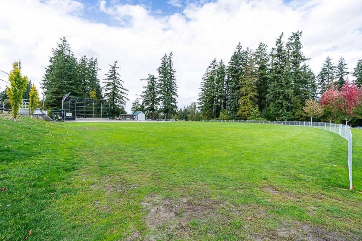 Staircase Photo of 124 15550 26 Avenue, Surrey, BC