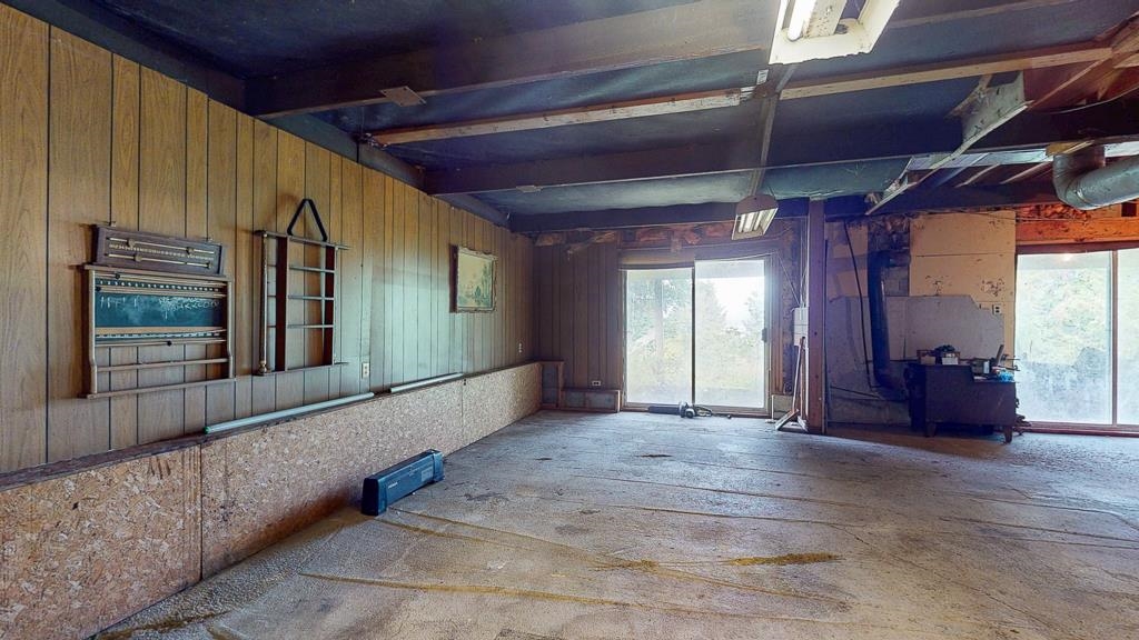 Entry Foyer Photo of 5894 Skookumchuk Road, Sechelt, BC