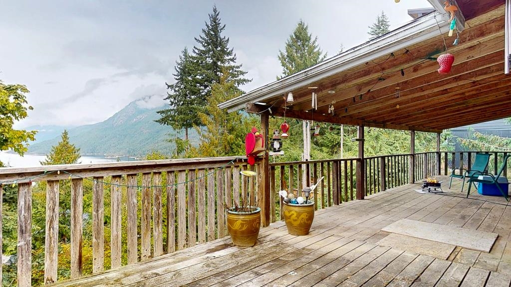 Living Room Photo of 5894 Skookumchuk Road, Sechelt, BC