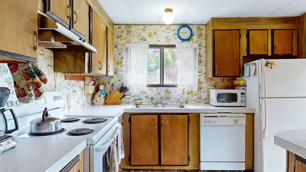 Primary Bedroom Photo of 5894 Skookumchuk Road, Sechelt, BC