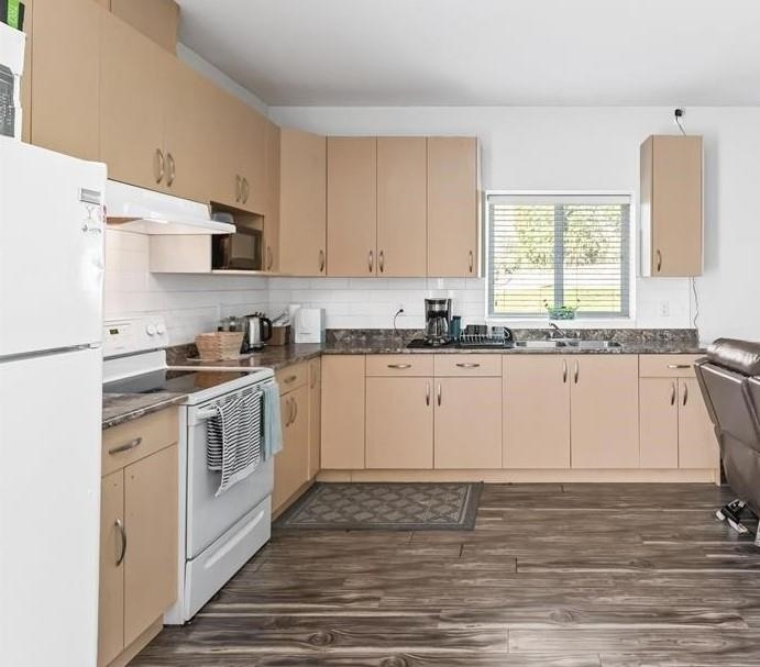 Kitchen Photo of 24531 Dewdney Trunk Road, Maple Ridge, BC