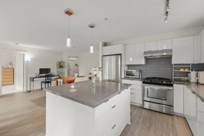 202 3323 151 Street, Surrey, BC, Surrey — Apartment/Condo for sale