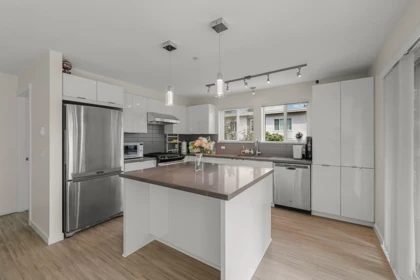 202 3323 151 Street, Surrey, BC, Surrey — Apartment/Condo for sale
