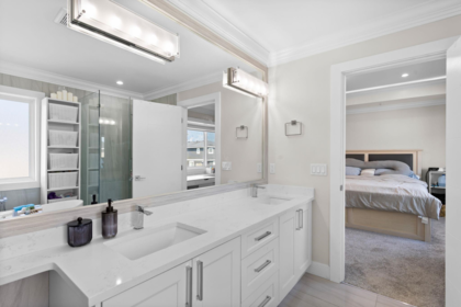 Laundry Room Photo of 8394 Mctaggart Street, Mission, BC