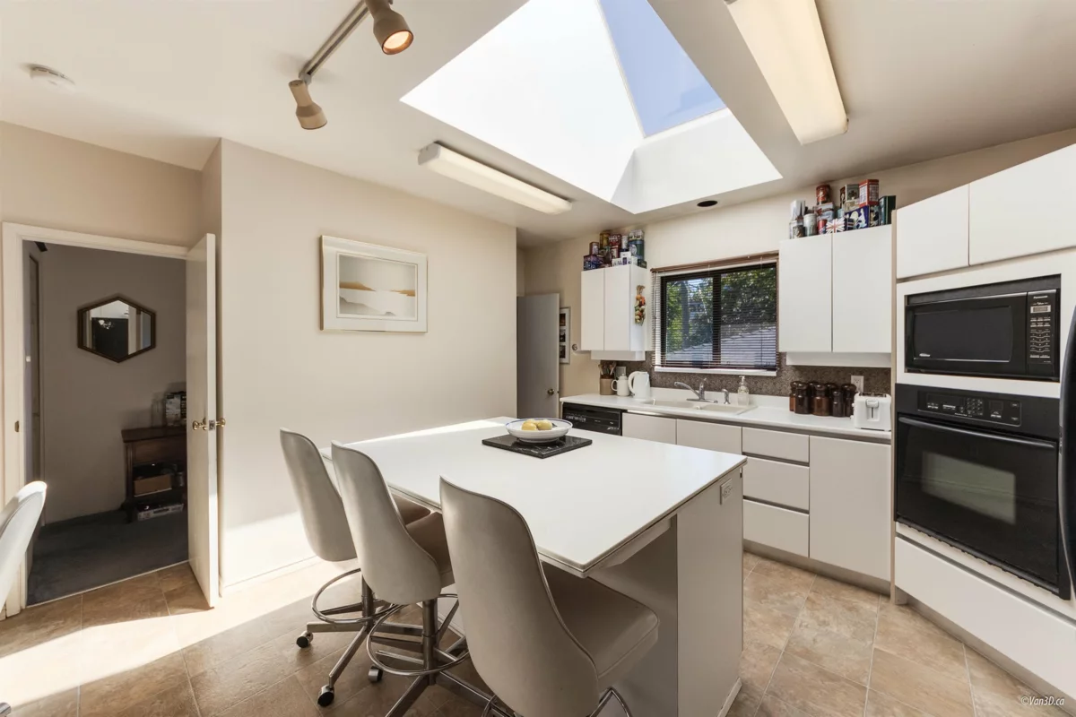 Hallway Photo of 2141 W 47th Avenue, Vancouver, BC