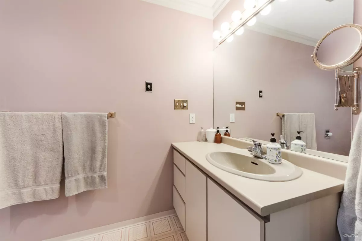 Primary Bathroom Photo of 2141 W 47th Avenue, Vancouver, BC