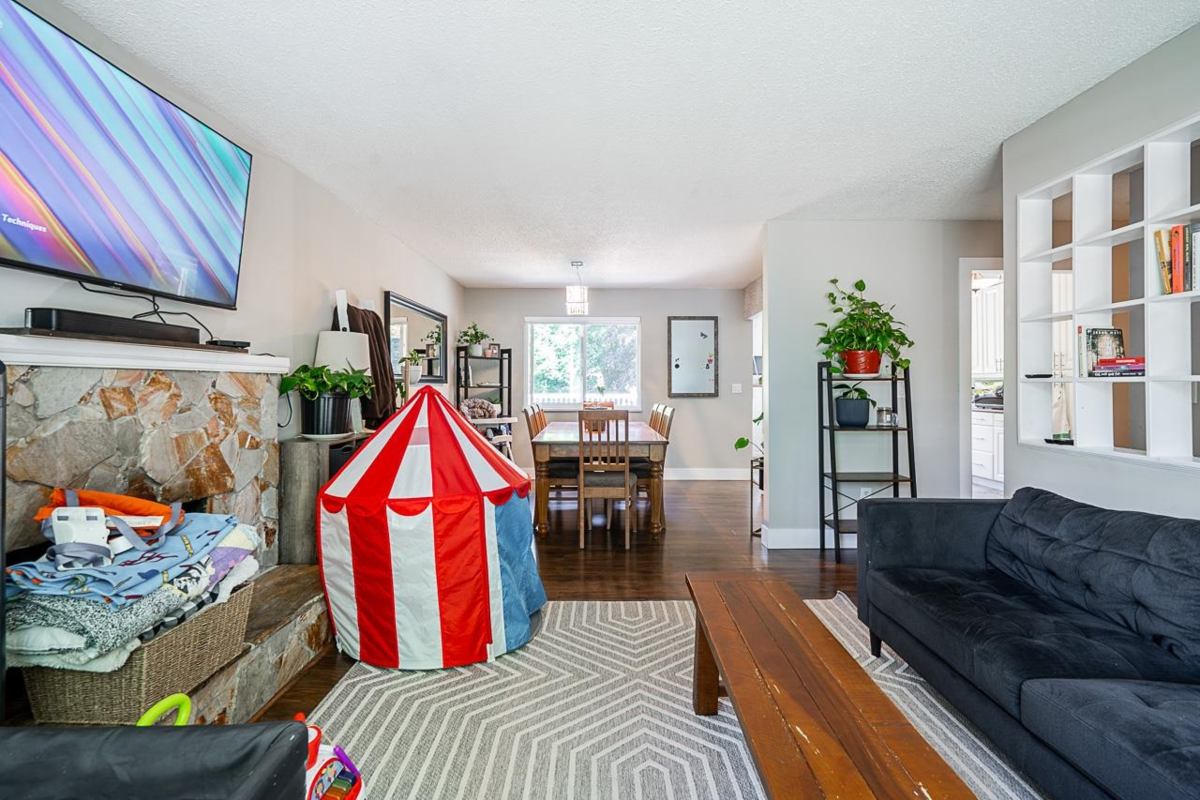 Entry Foyer Photo of 17223 61b Avenue, Surrey, BC