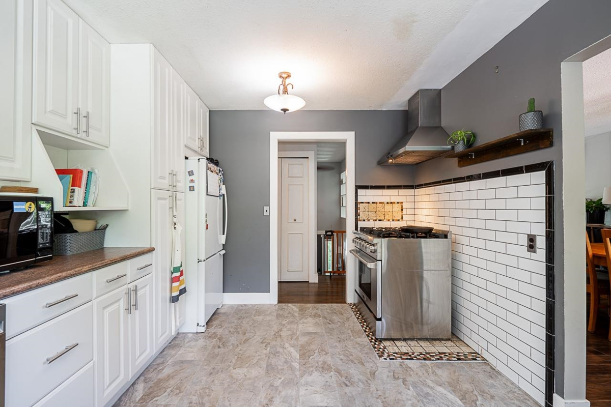 Living Room Photo of 17223 61b Avenue, Surrey, BC