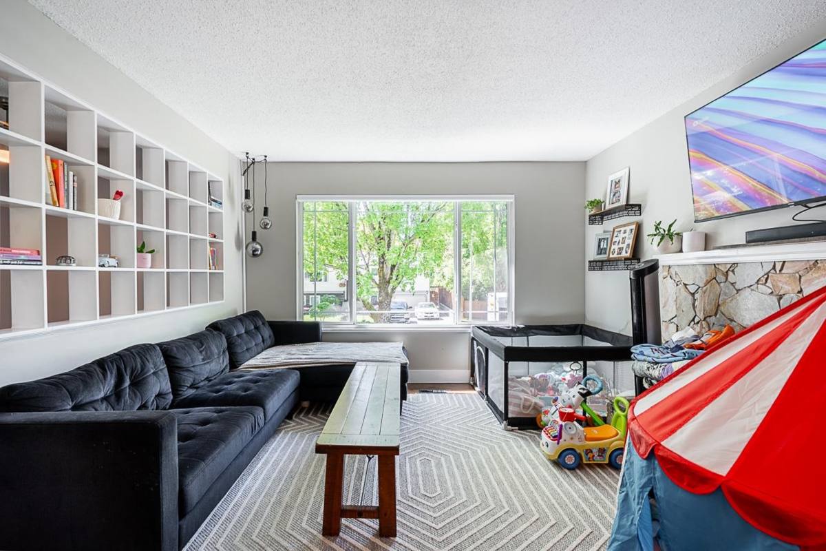 Mudroom Photo of 17223 61b Avenue, Surrey, BC