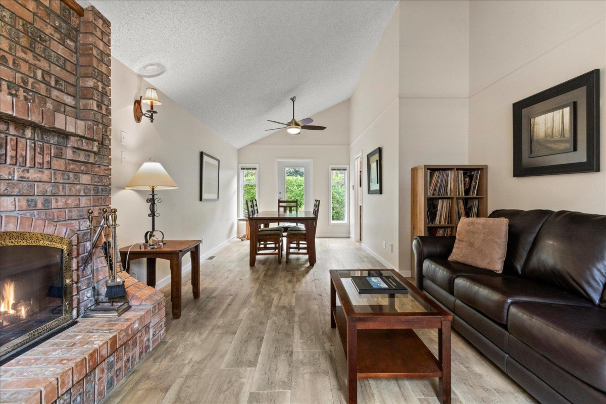 Kitchen Island Photo of 3 1735 Spring Creek Drive, Lindell Beach, BC