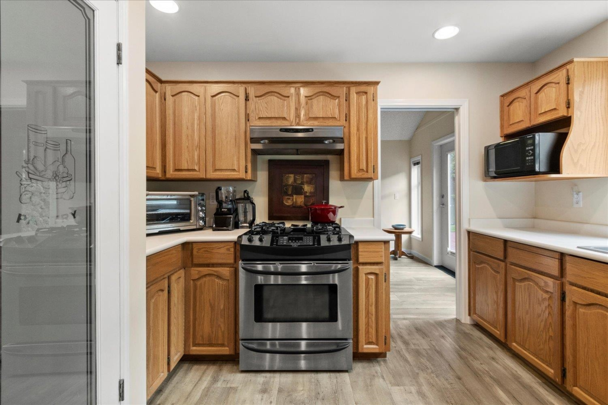 Walk-In Closet Photo of 3 1735 Spring Creek Drive, Lindell Beach, BC