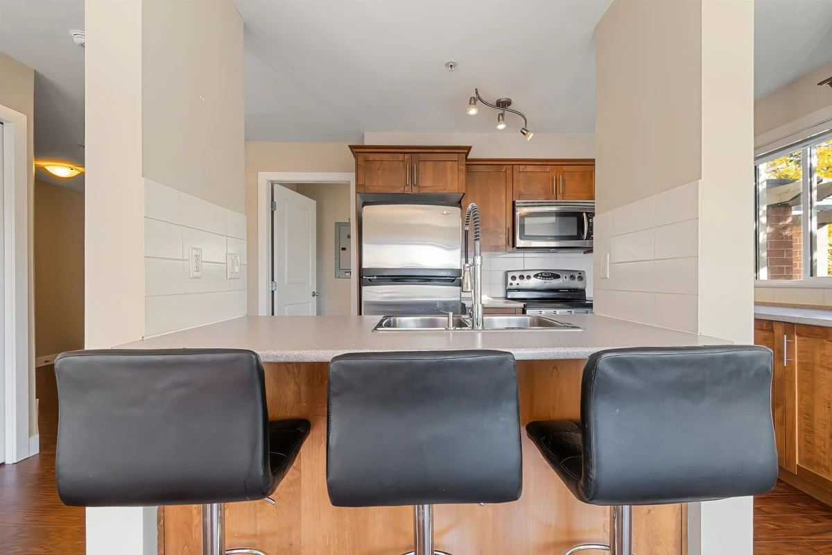 Kitchen Island Photo of 106 9422 Victor Street, Chilliwack, BC