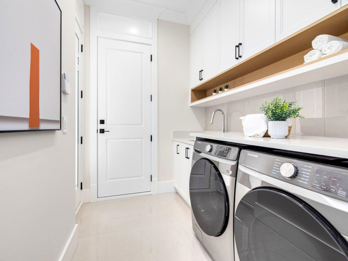 Entry Foyer Photo of 7640 Curzon Street, Richmond, BC