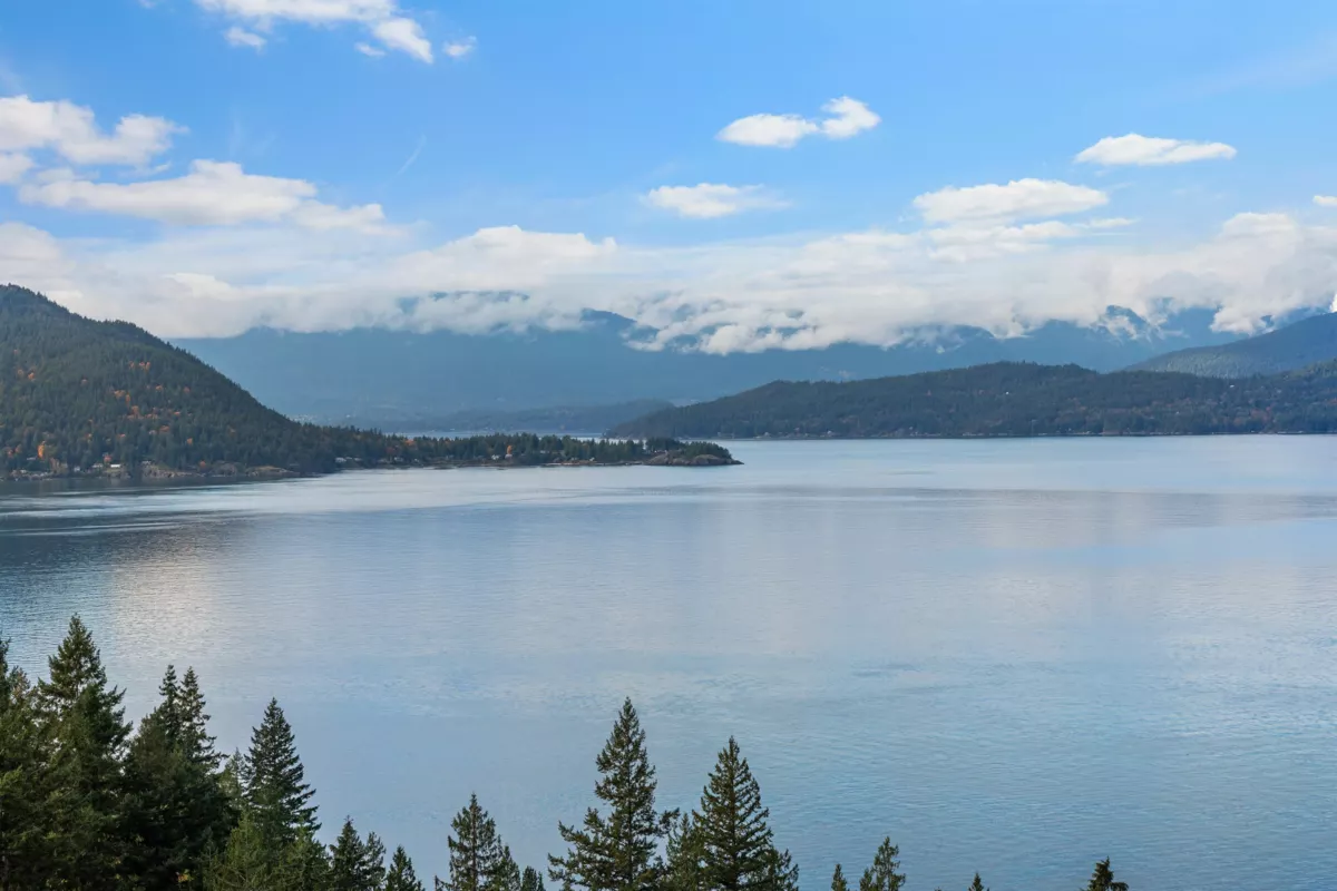 Basement Recreation Room Photo of 8683 Seascape Drive, West Vancouver, BC