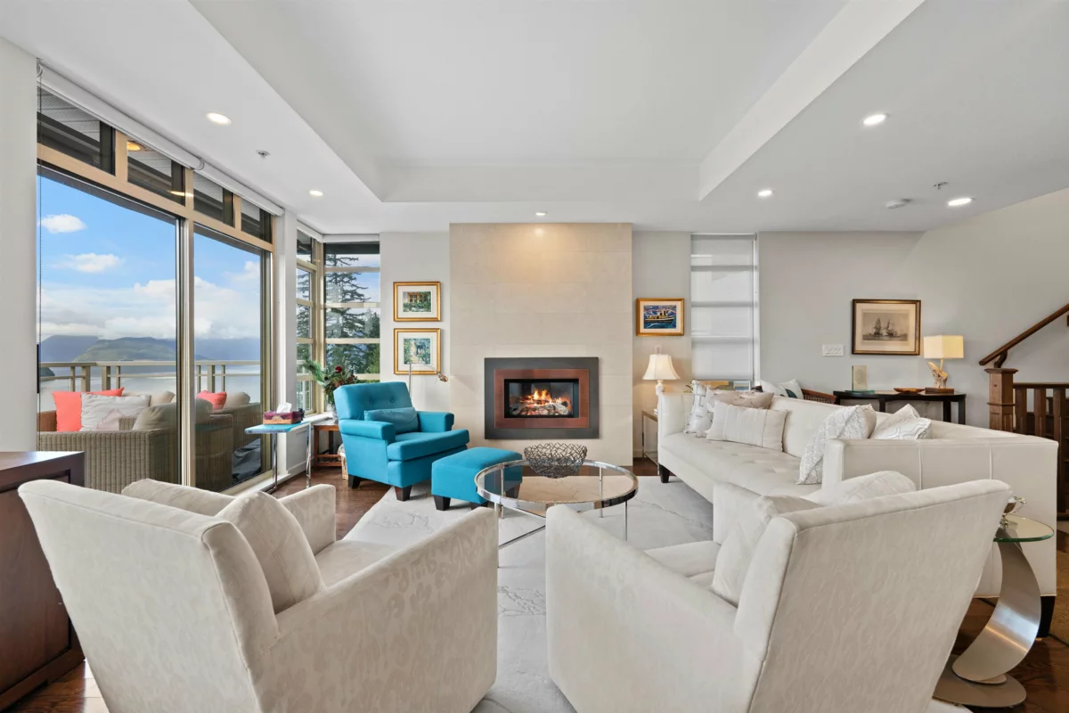 Breakfast Nook Photo of 8683 Seascape Drive, West Vancouver, BC