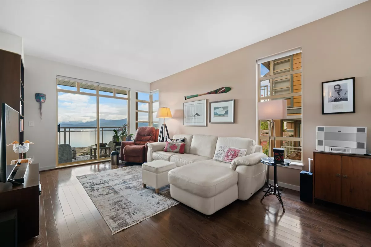Powder Room Photo of 8683 Seascape Drive, West Vancouver, BC