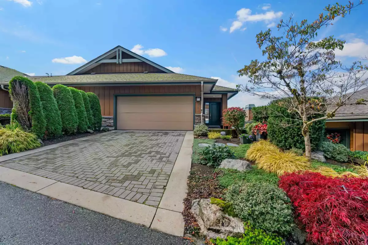 Staircase Photo of 8683 Seascape Drive, West Vancouver, BC