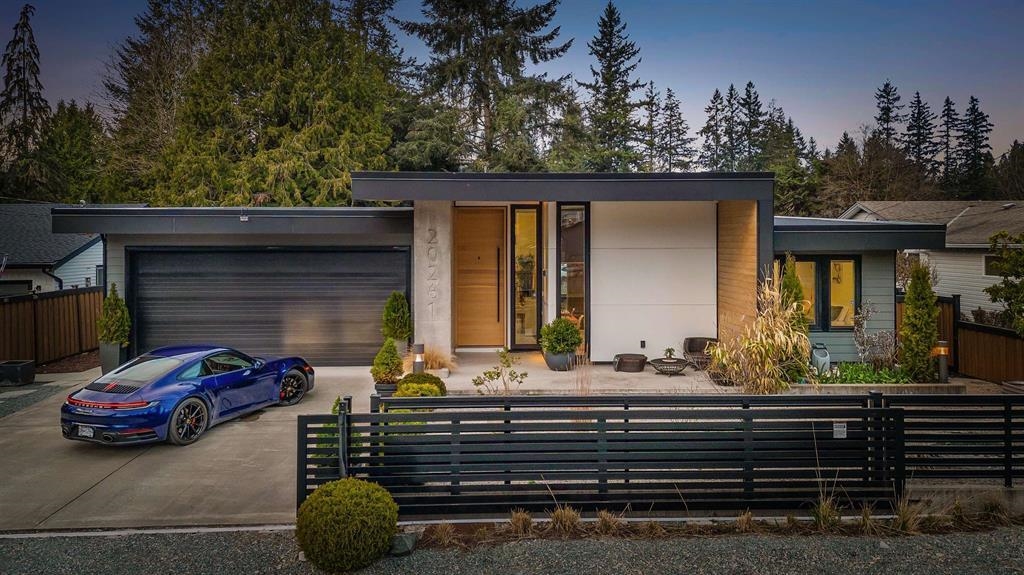 Exterior Front Photo of 20261 41 Avenue, Langley, BC