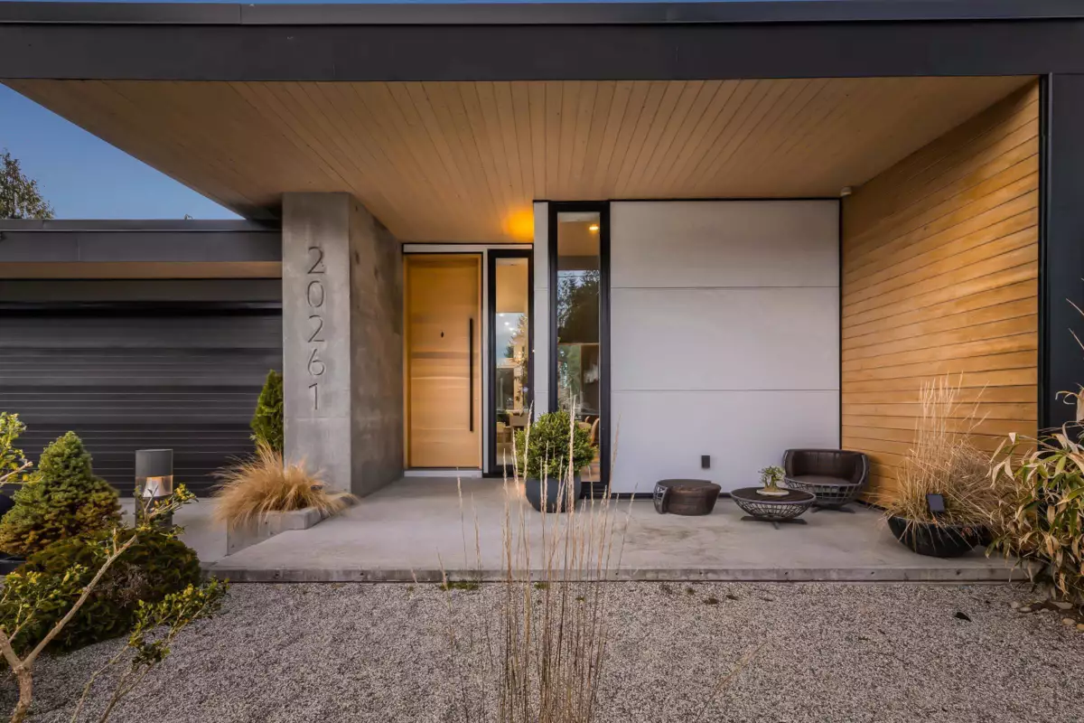 Living Room Photo of 20261 41 Avenue, Langley, BC