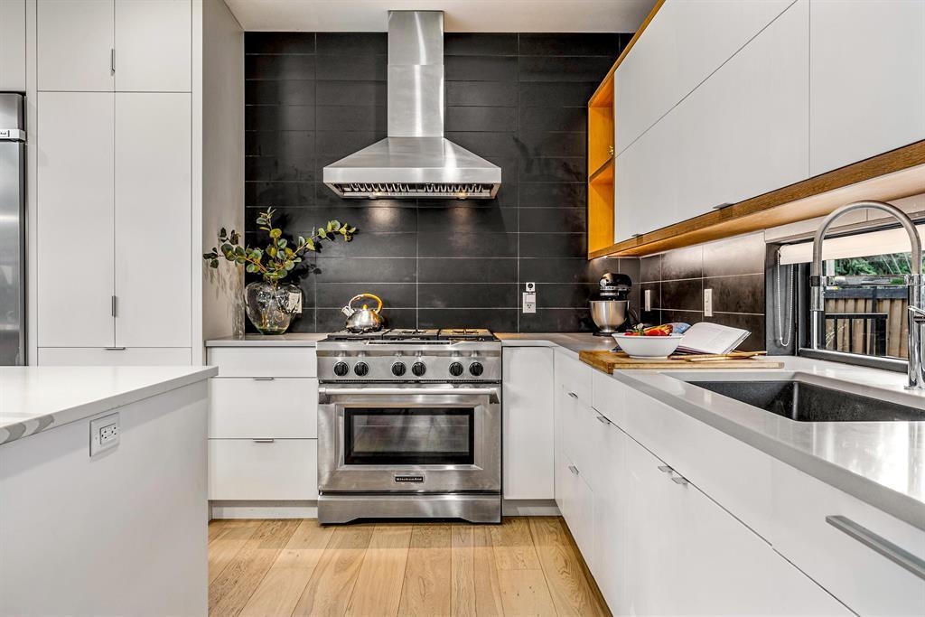 Primary Bathroom Photo of 20261 41 Avenue, Langley, BC