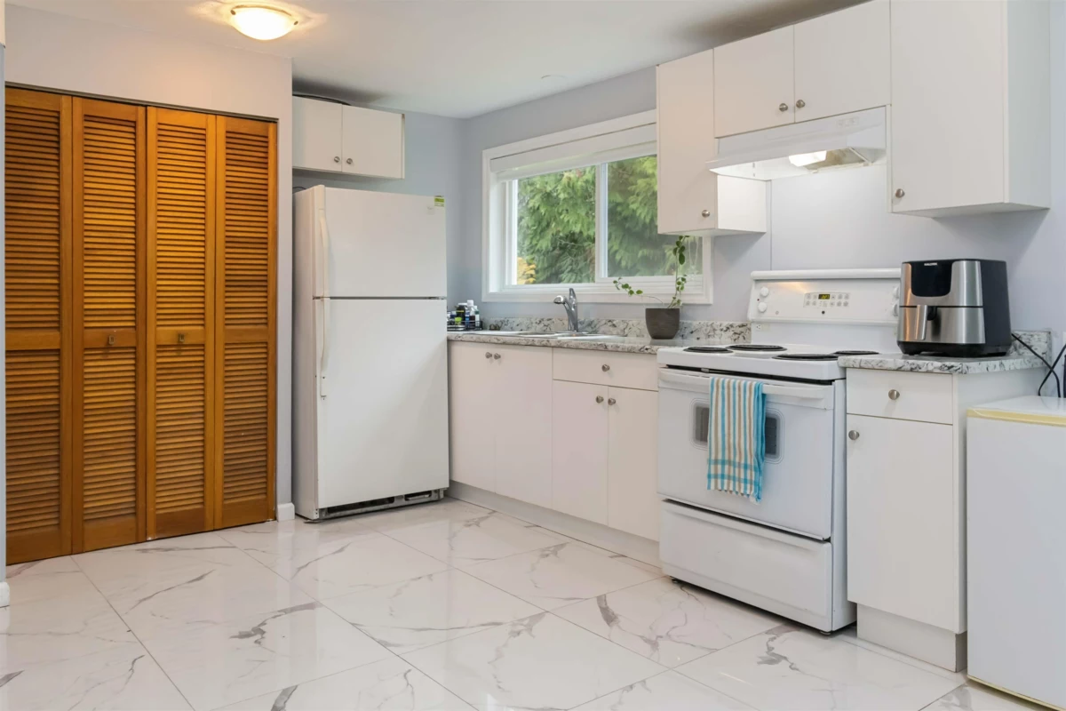 Kitchen Photo of 5237 12 Avenue, Tsawwassen, BC